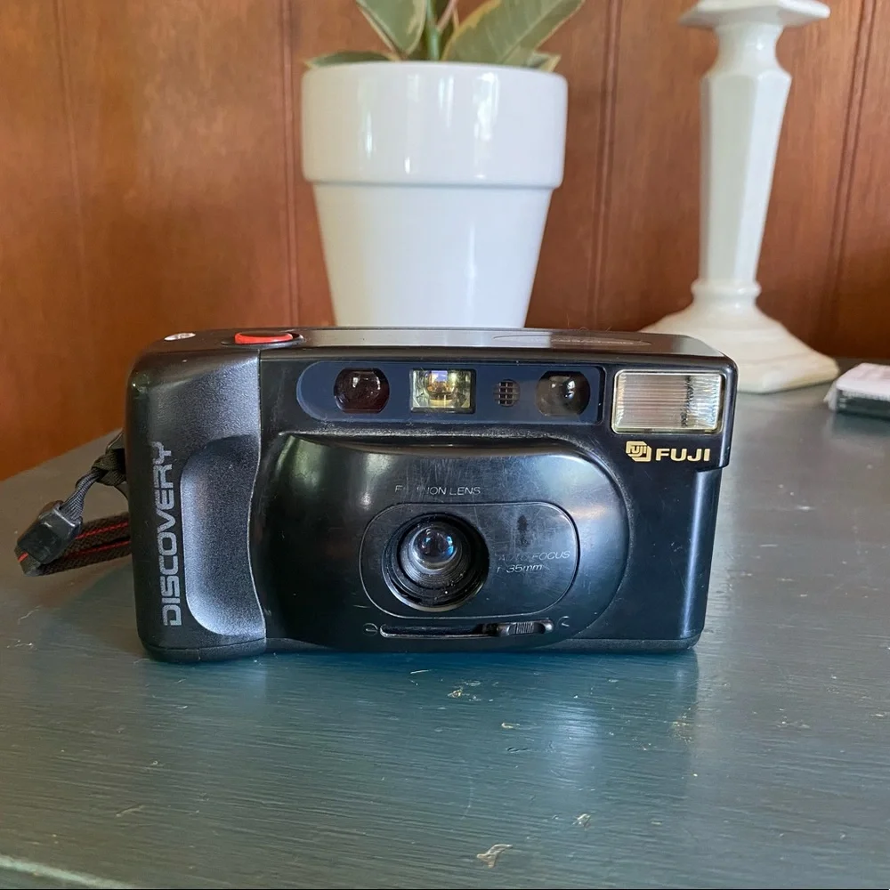Fuji Fujifilm Discovery 60 Date 35mm film camera vintage